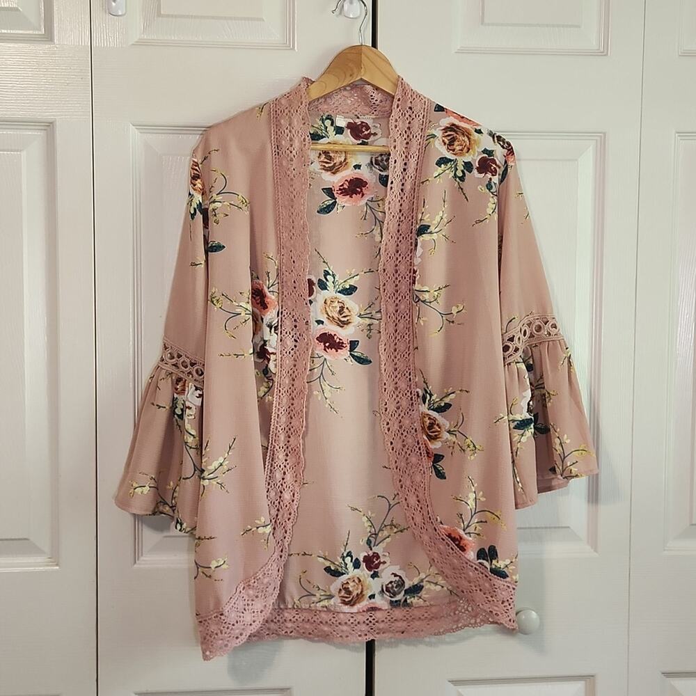 Dusty Rose Floral Kimono Size SM Bell Sleeves Lace Fairycore‎ Girlhood Feminine